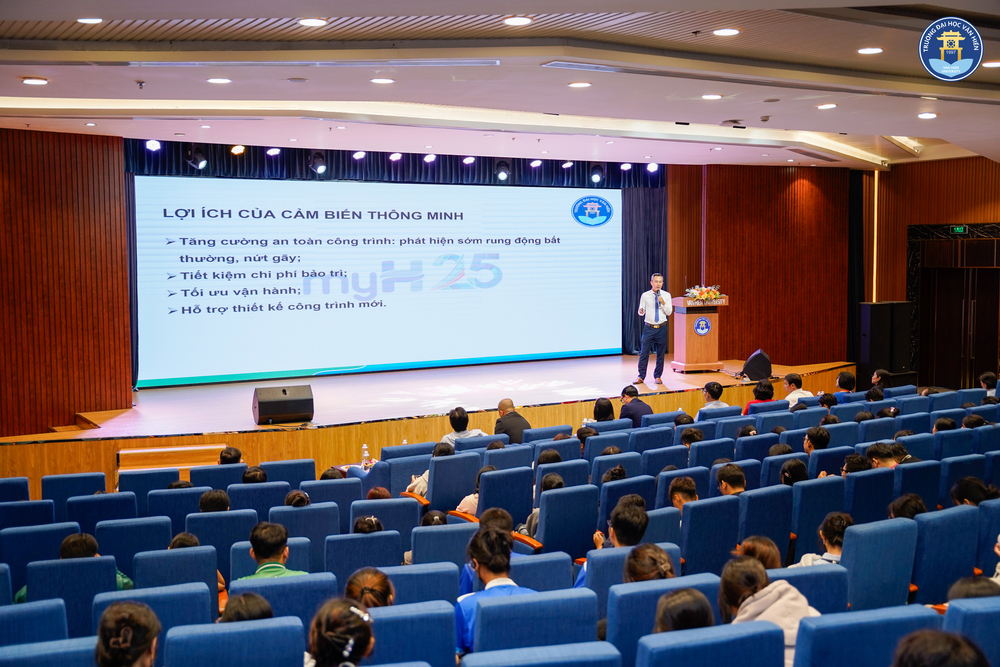 Hội thảo khoa học Khoa Kỹ thuật - Công nghệ “Nghiên cứu ứng dụng Công nghệ số trong lĩnh vực Kỹ thuật”: Đổi mới đào tạo gắn liền nghiên cứu khoa học trong kỷ nguyên số