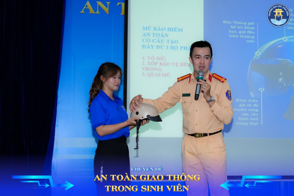 Trường Đại học Văn Hiến nâng cao ý thức chấp hành pháp luật giao thông trong sinh viên