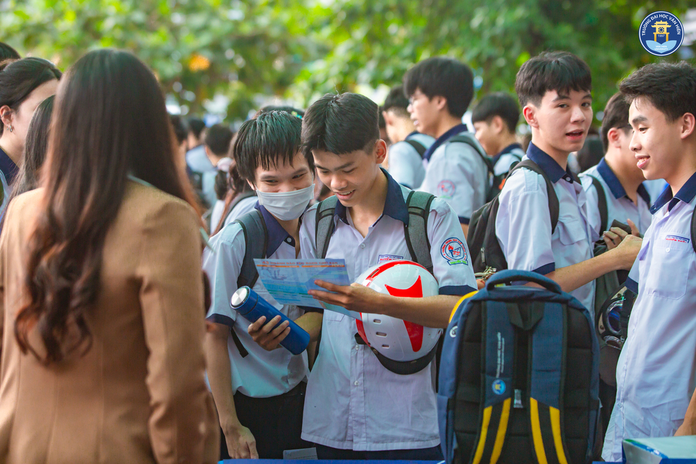 Trường Đại học Văn Hiến đồng hành cùng hơn 3.000 bạn trẻ kiến tạo hành trình đại học vững chắc