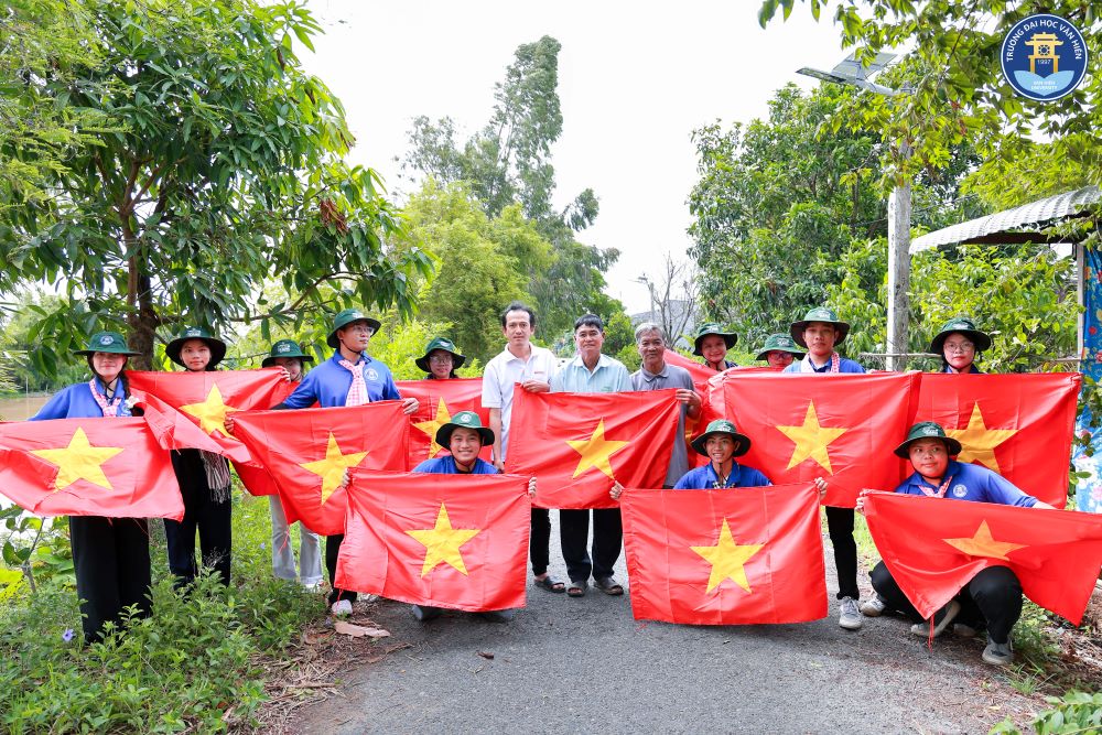 Mùa Hè Xanh 2026: Tuổi trẻ Văn Hiến thắp sáng đường quê, rực rỡ đường Cờ Tổ quốc tại Tam Nông, Đồng Tháp 